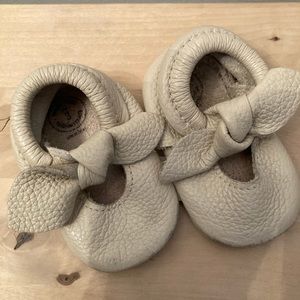 Freshly picked birch baby bow moccs